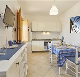 2 bedroom seaside apartments with shared pool, sleeps 4-5